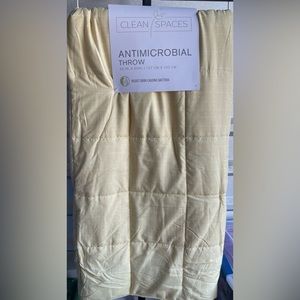 NWT - Nice Clean Spaces Antimicrobial Throw.